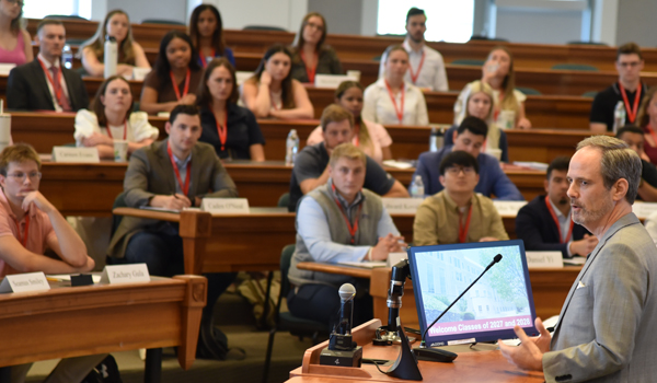 Dean Payne welcomes law students to Catholic Law at Orientation